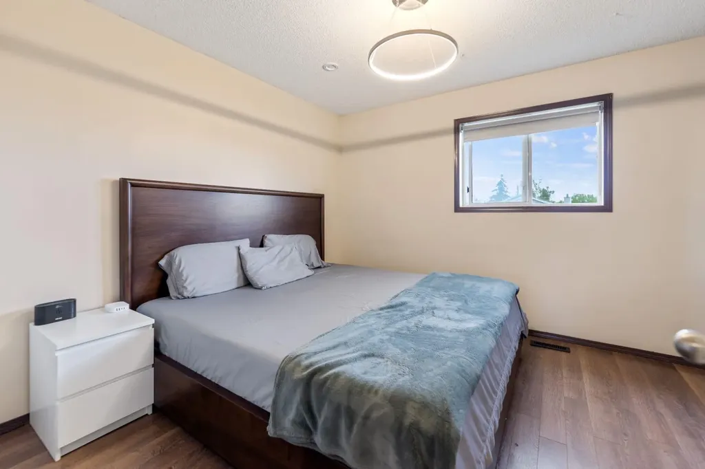2 Eldorado Road SE Airdrie AB T4B1C3