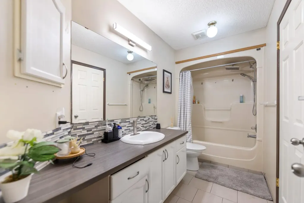 2 Eldorado Road SE Airdrie AB T4B1C3