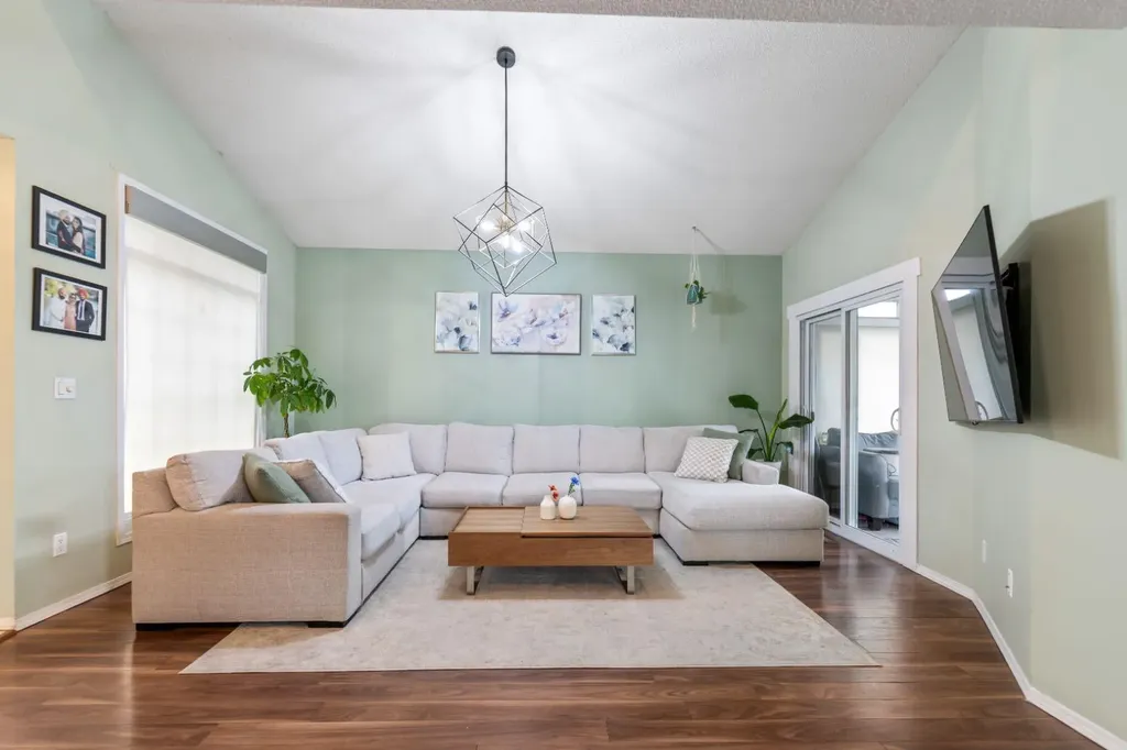 2 Eldorado Road SE Airdrie AB T4B1C3