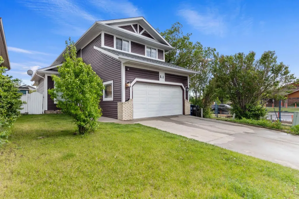 2 Eldorado Road SE Airdrie AB T4B1C3