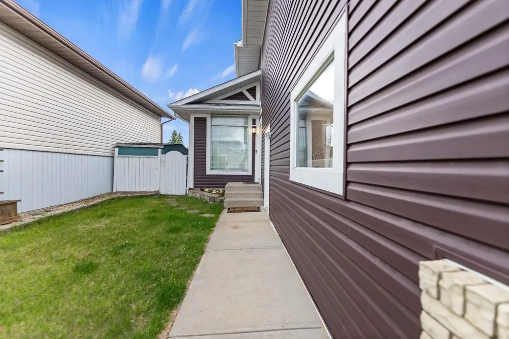 2 Eldorado Road SE Airdrie AB T4B1C3