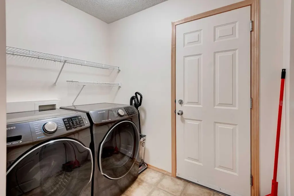 41 Chapman Close SE Calgary AB T2X 3S8
