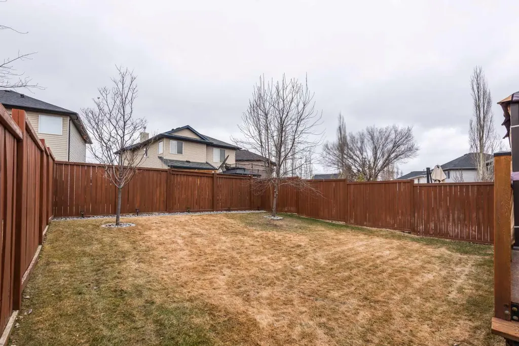41 Chapman Close SE Calgary AB T2X 3S8
