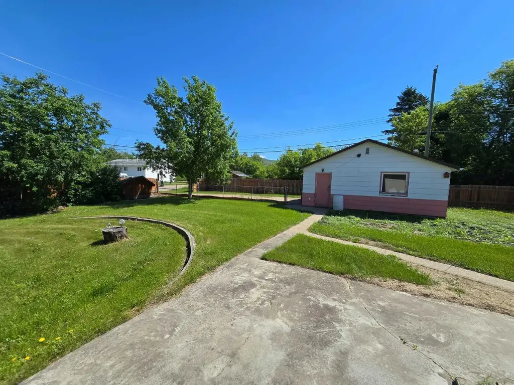 10701 91 Street Peace River AB T8S 1R1