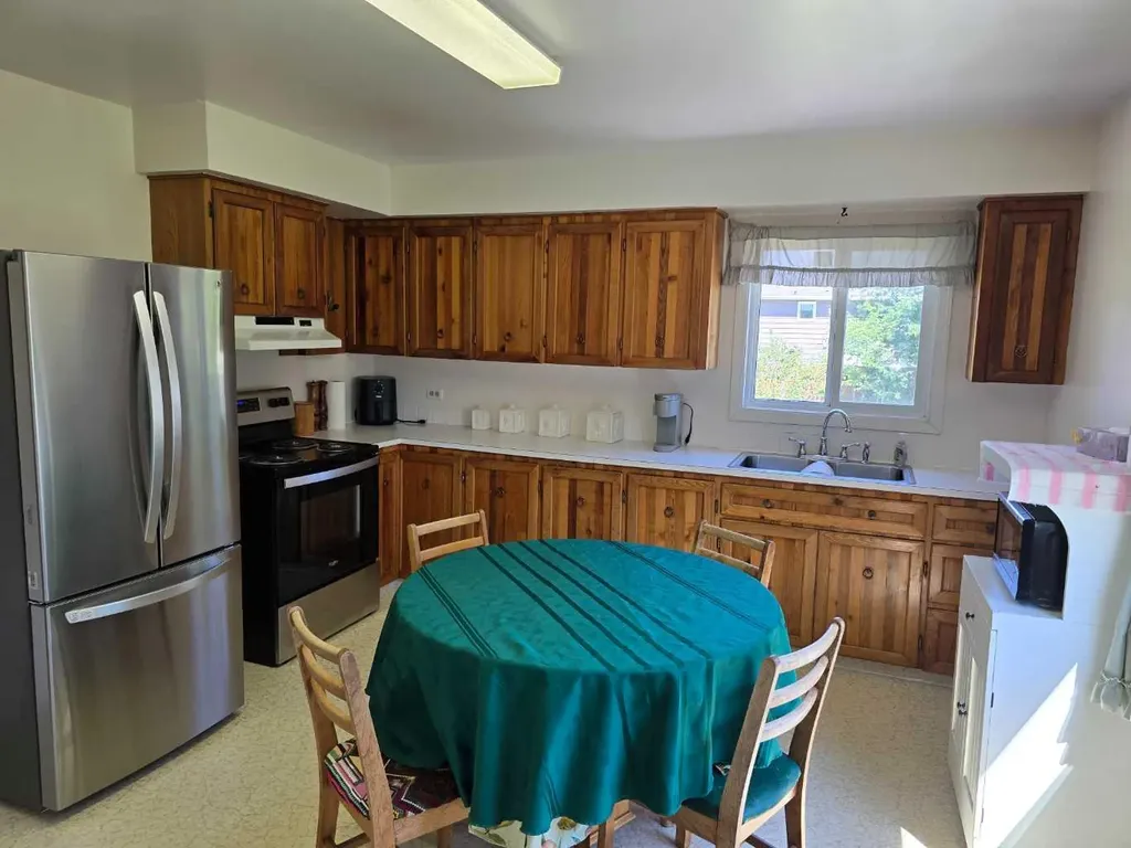 10701 91 Street Peace River AB T8S 1R1