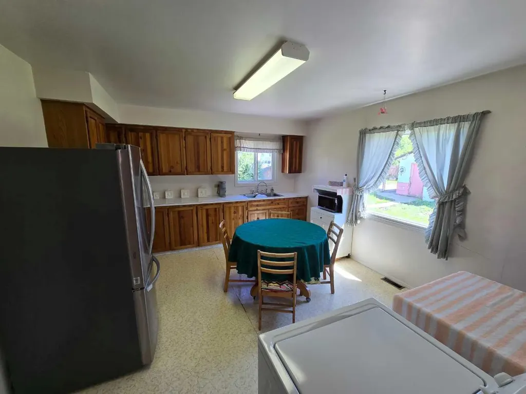 10701 91 Street Peace River AB T8S 1R1