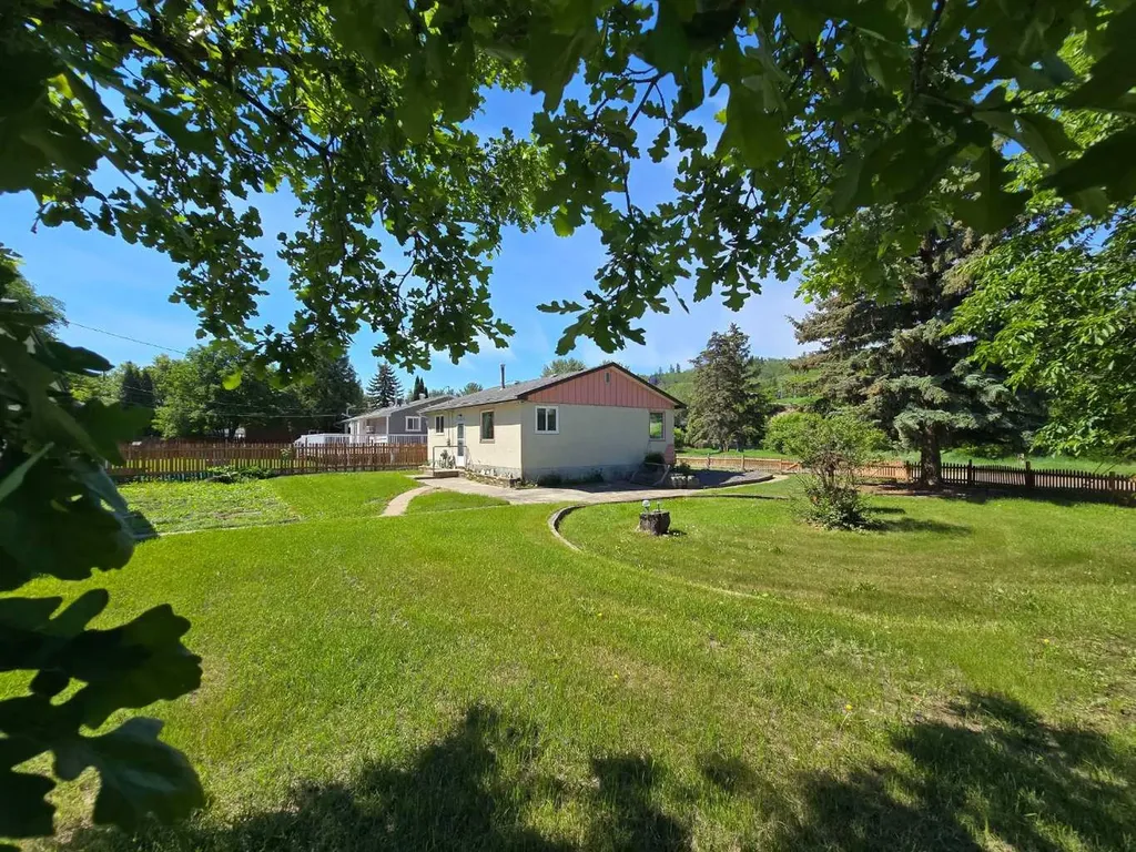 10701 91 Street Peace River AB T8S 1R1