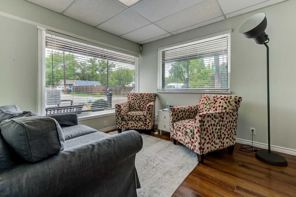 6417 112 Avenue Edmonton AB T5W 0N9
