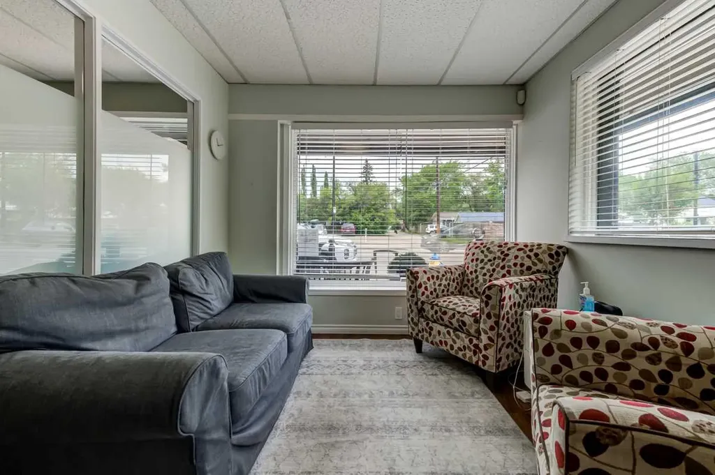 6417 112 Avenue Edmonton AB T5W 0N9