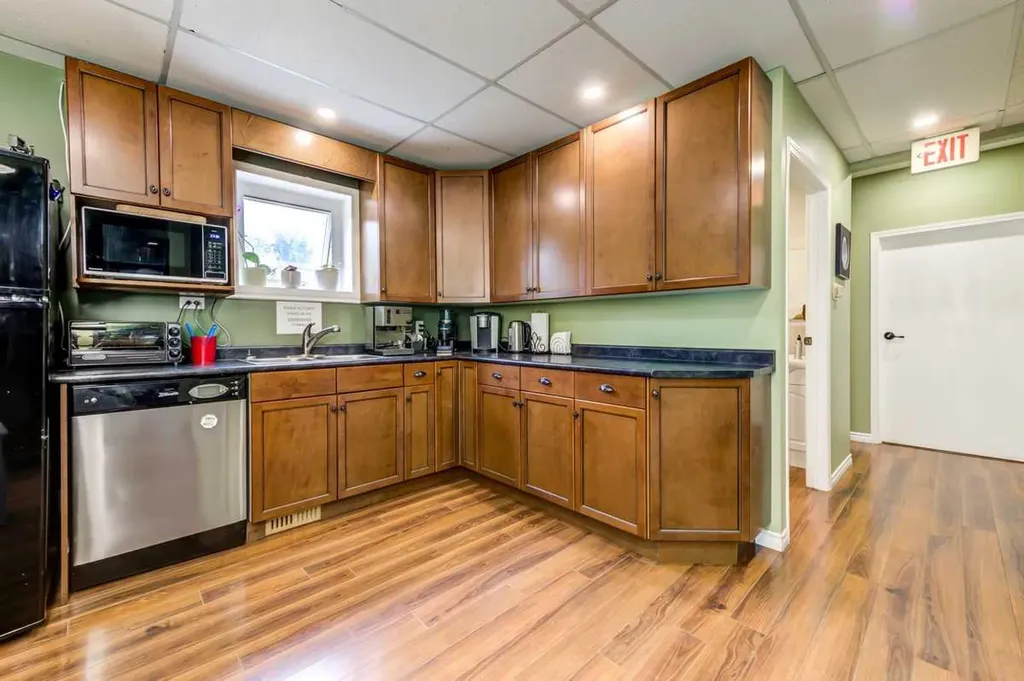 6417 112 Avenue Edmonton AB T5W 0N9