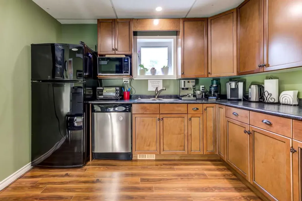 6417 112 Avenue Edmonton AB T5W 0N9