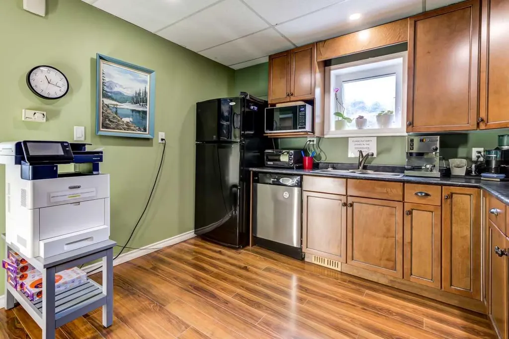 6417 112 Avenue Edmonton AB T5W 0N9