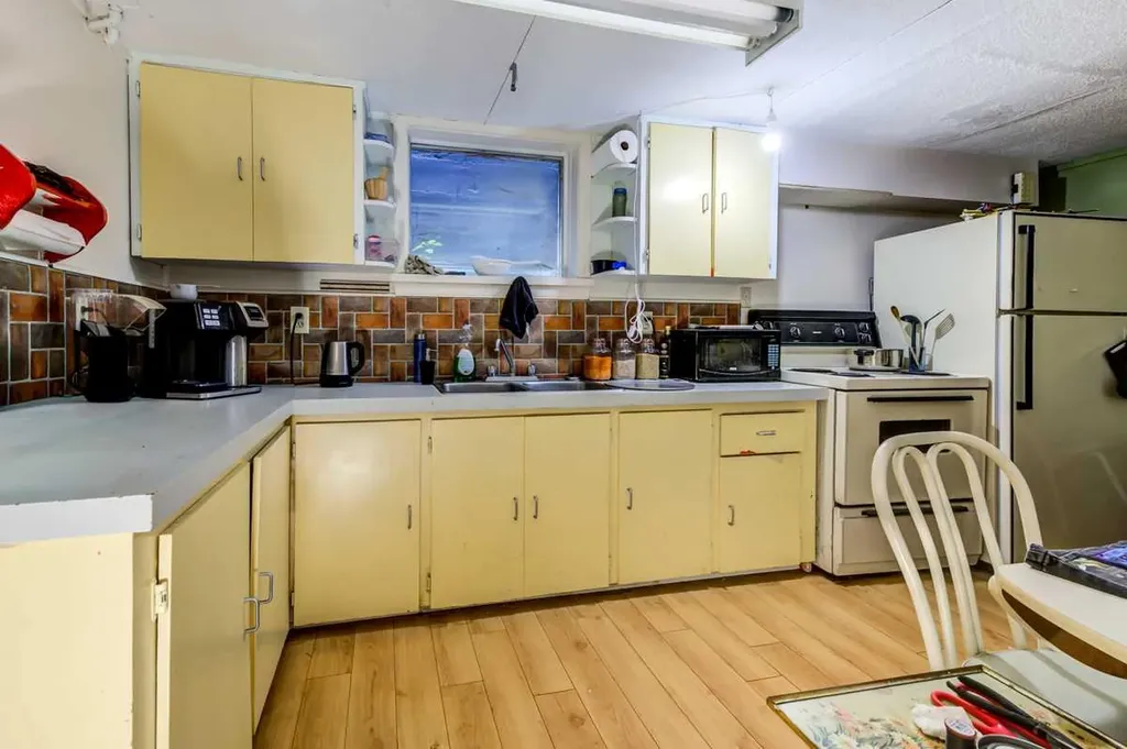 6417 112 Avenue Edmonton AB T5W 0N9
