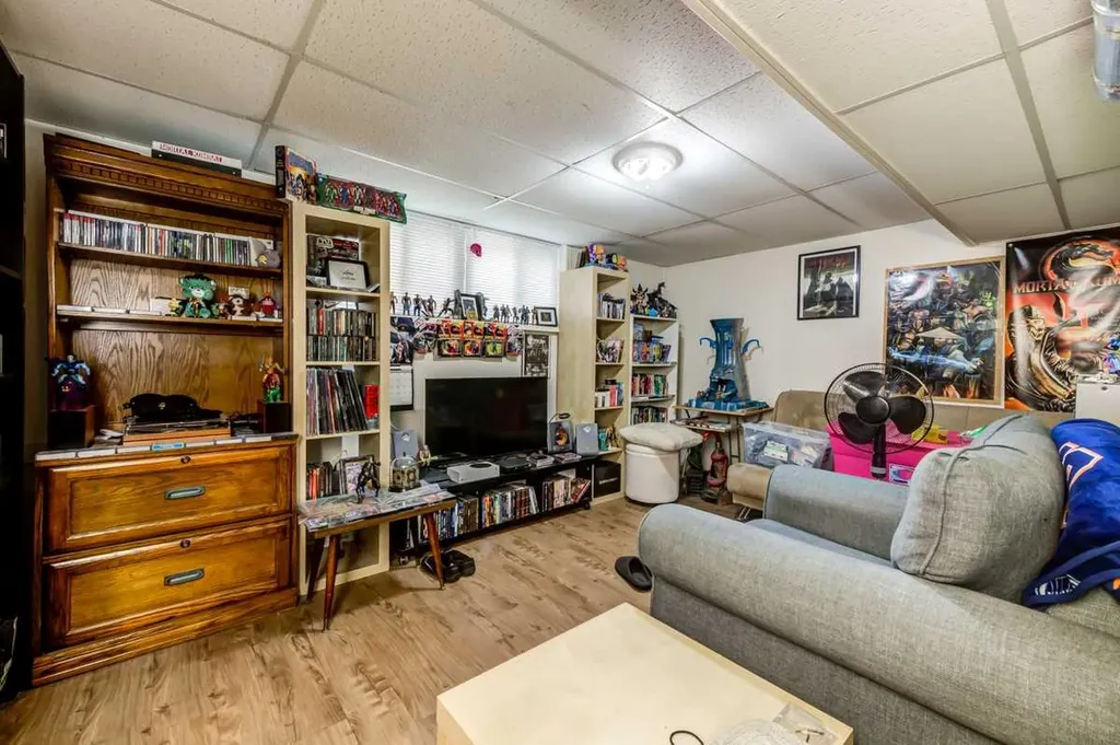 6417 112 Avenue Edmonton AB T5W 0N9