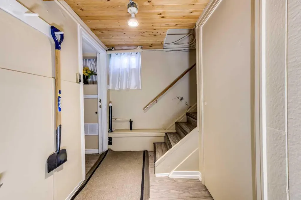 6417 112 Avenue Edmonton AB T5W 0N9