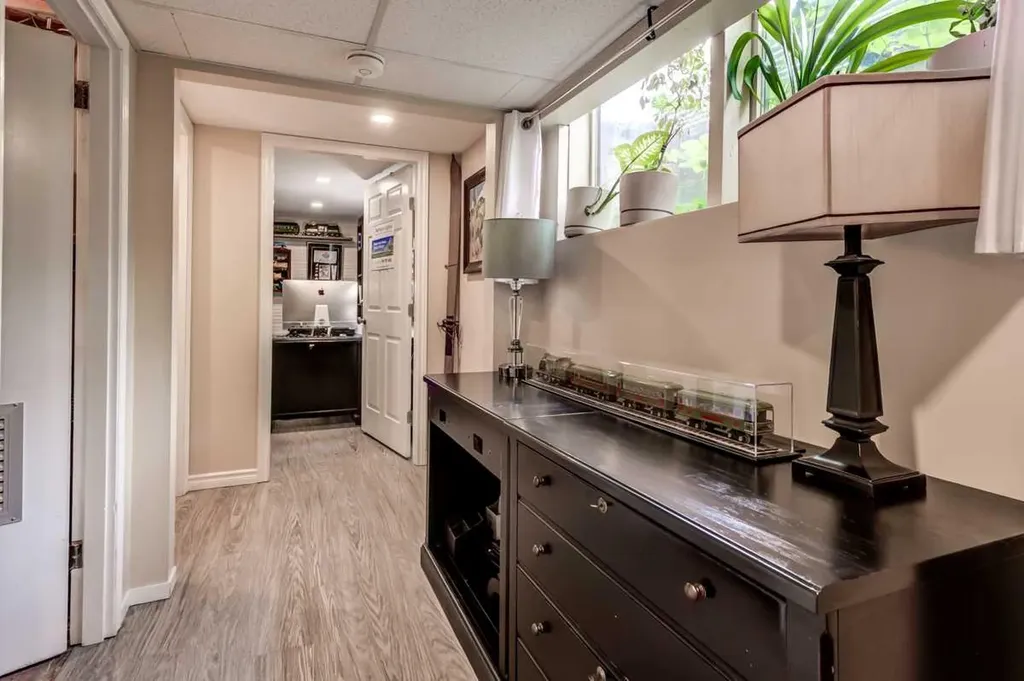 6417 112 Avenue Edmonton AB T5W 0N9