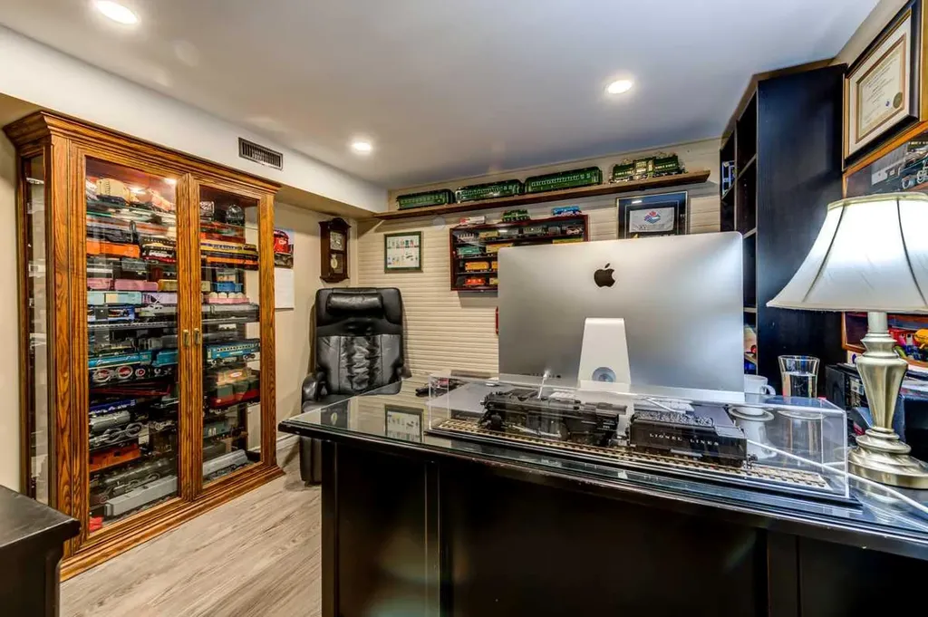 6417 112 Avenue Edmonton AB T5W 0N9