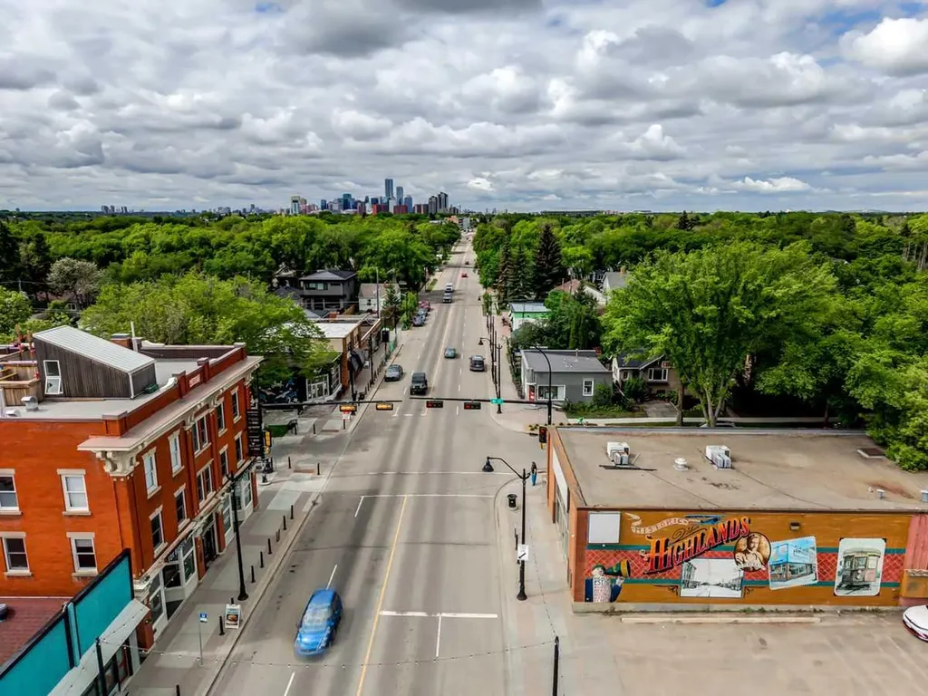 6417 112 Avenue Edmonton AB T5W 0N9