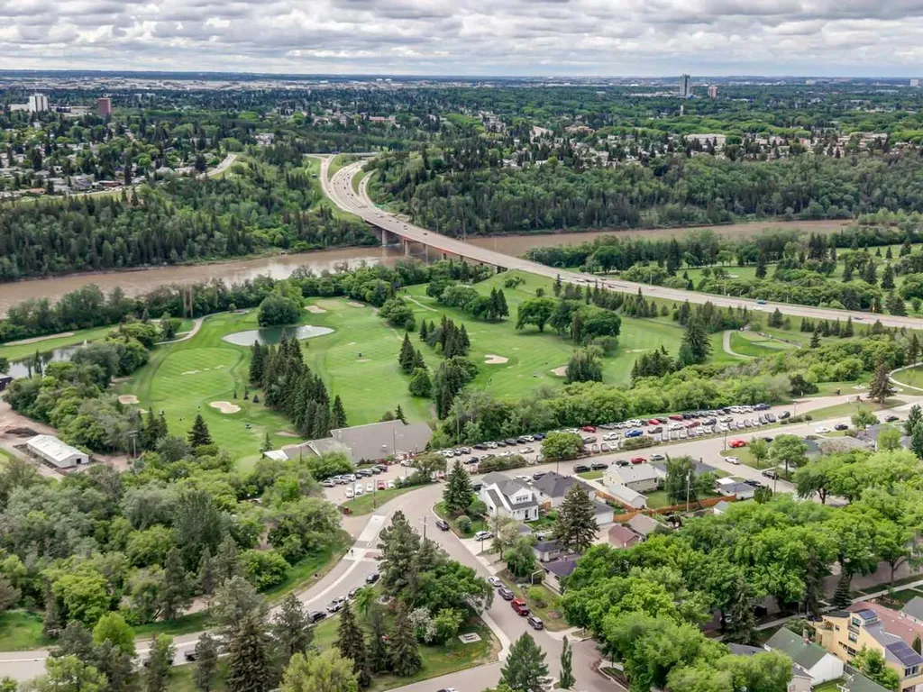 6417 112 Avenue Edmonton AB T5W 0N9