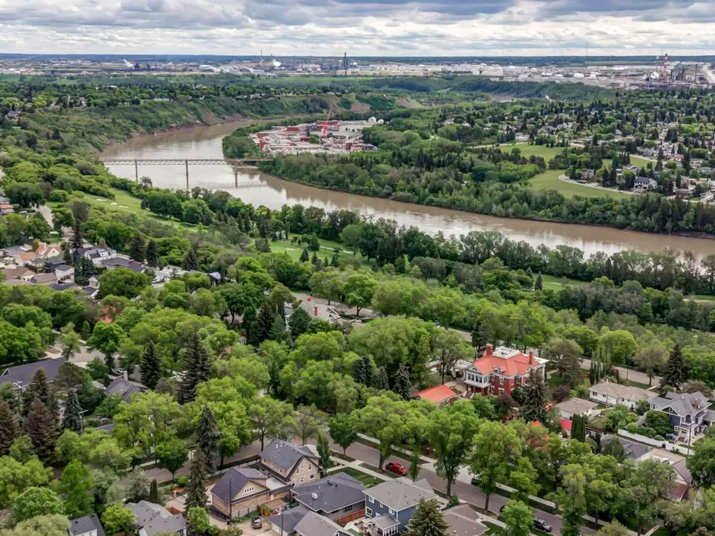 6417 112 Avenue Edmonton AB T5W 0N9