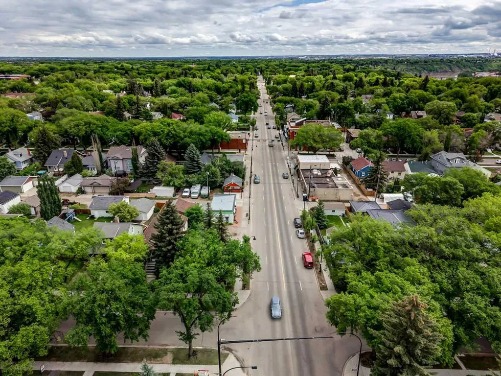 6417 112 Avenue Edmonton AB T5W 0N9