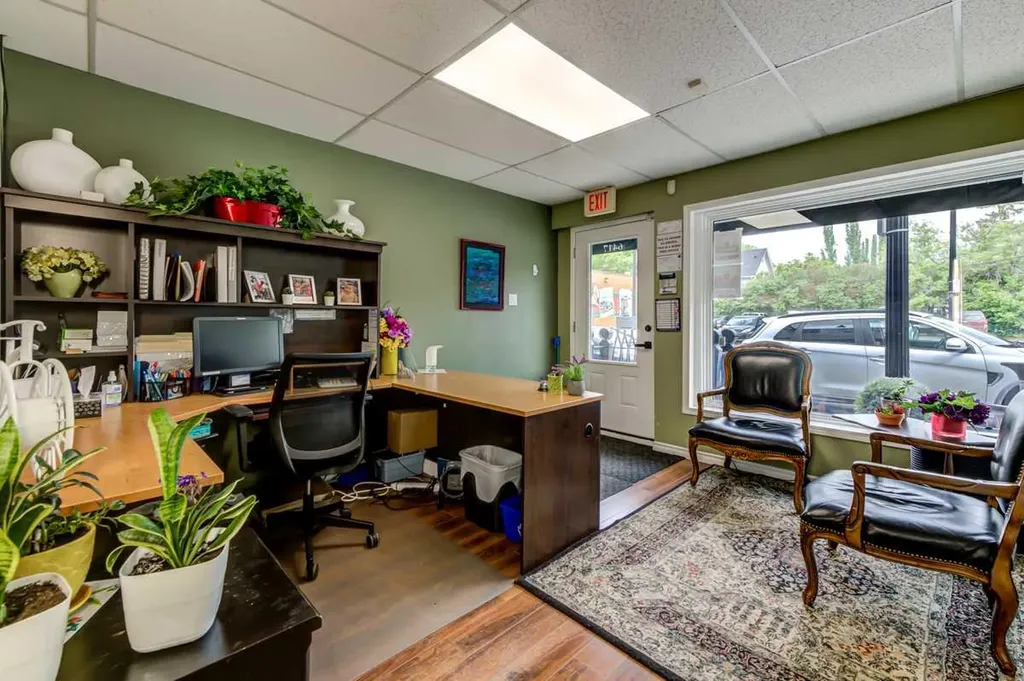 6417 112 Avenue Edmonton AB T5W 0N9