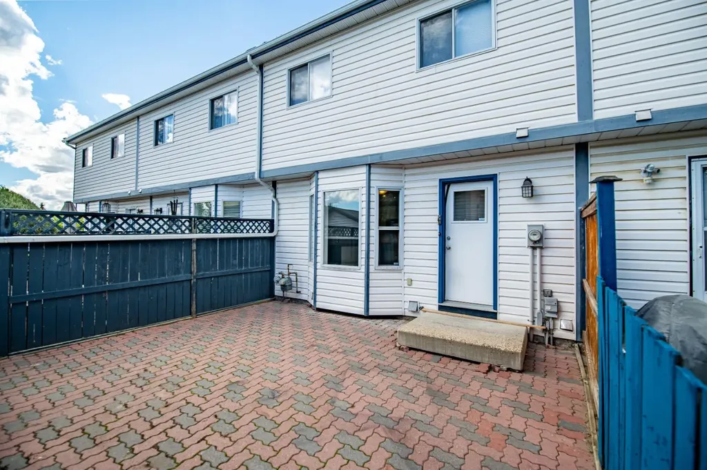 5 Elwell Close Red Deer AB T4R 2E2