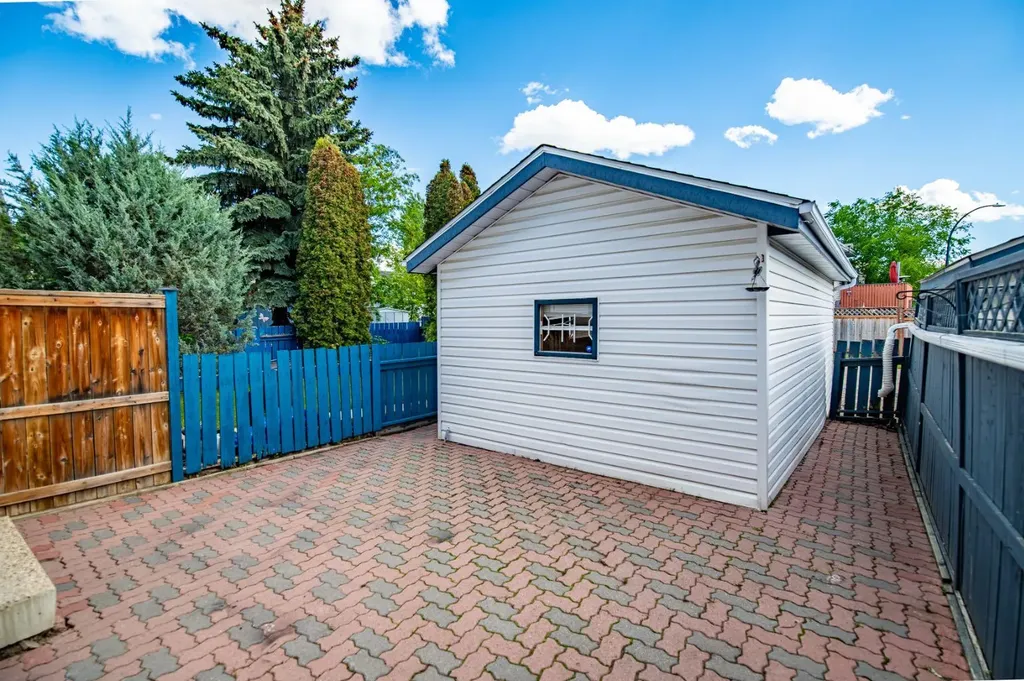 5 Elwell Close Red Deer AB T4R 2E2
