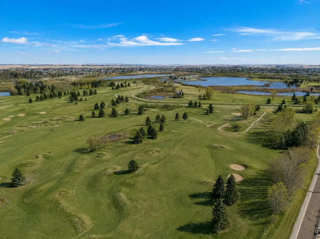 1205 Hillcrest Manor Estates Strathmore AB T1P 0B9