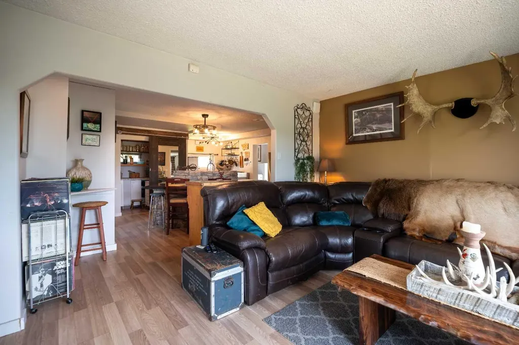 4806 49 Avenue Rochester AB T0G 1Z0