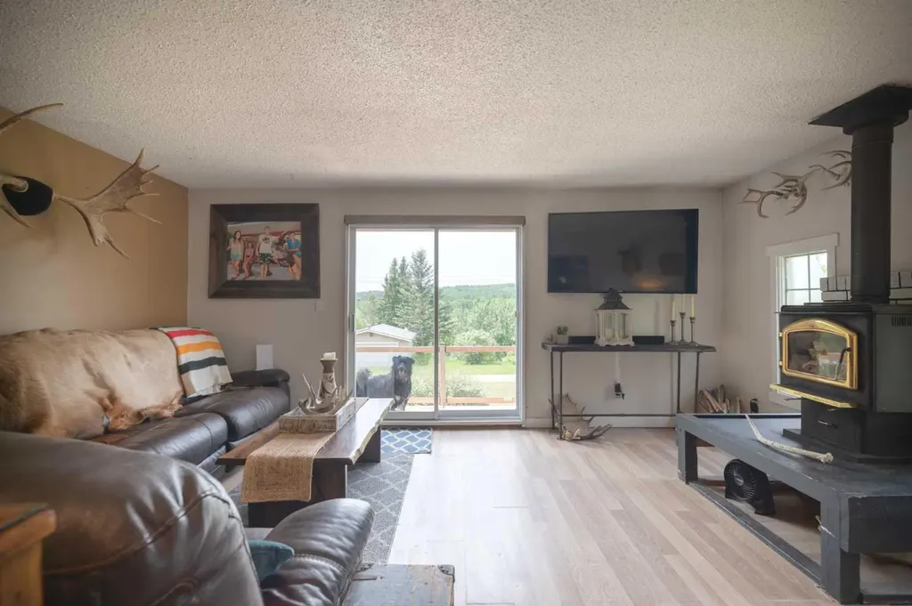 4806 49 Avenue Rochester AB T0G 1Z0