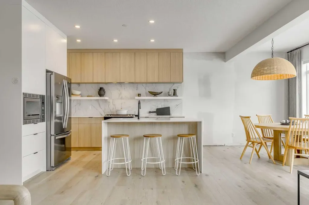 227 Lucas Common NW Calgary AB T3P 2B3
