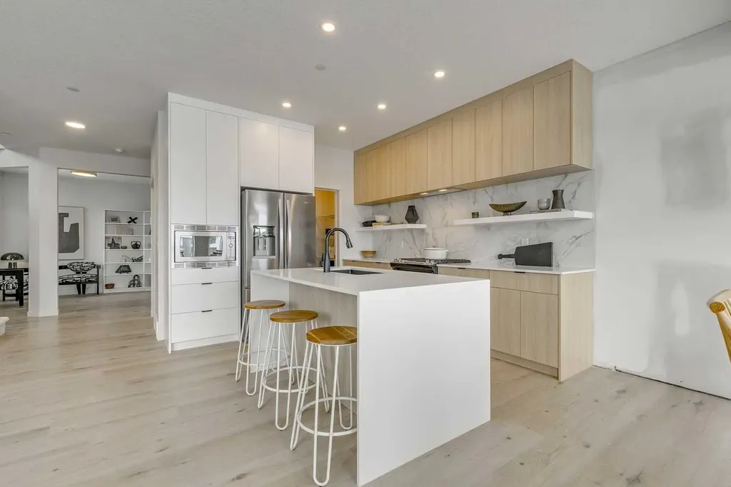 227 Lucas Common NW Calgary AB T3P 2B3