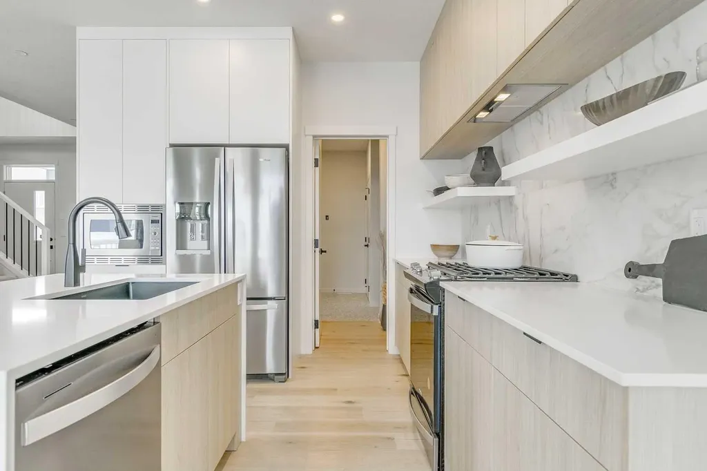 227 Lucas Common NW Calgary AB T3P 2B3