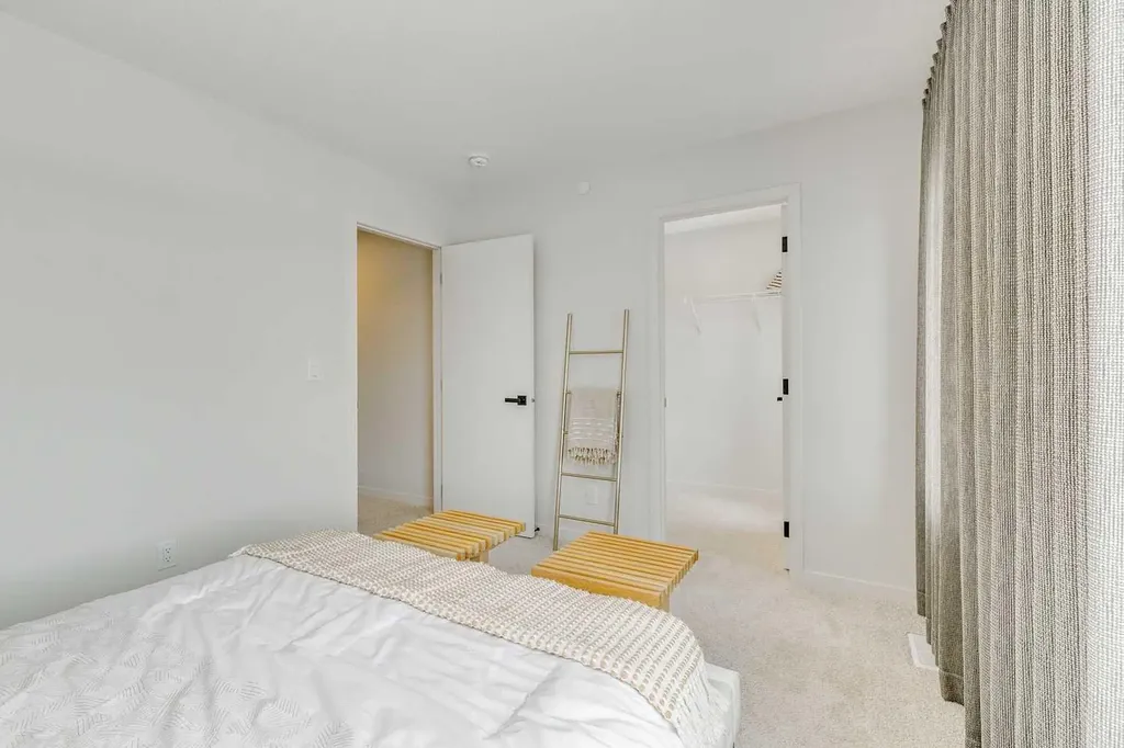 227 Lucas Common NW Calgary AB T3P 2B3