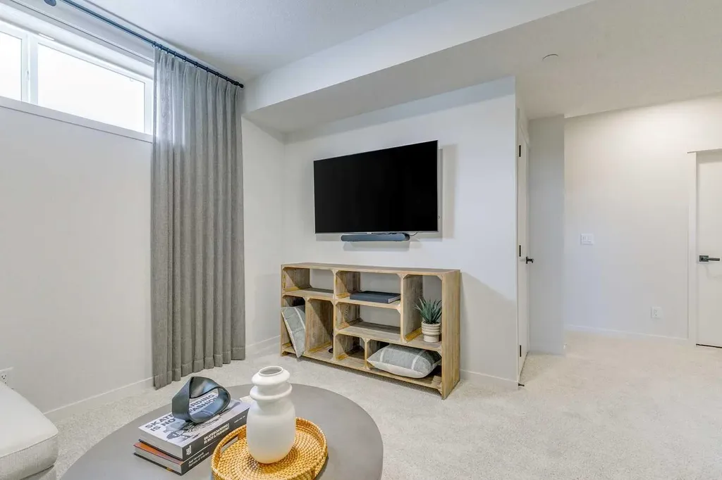 227 Lucas Common NW Calgary AB T3P 2B3