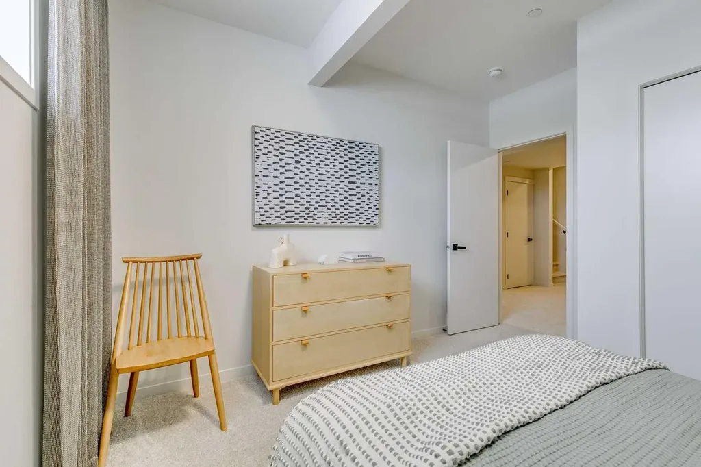 227 Lucas Common NW Calgary AB T3P 2B3