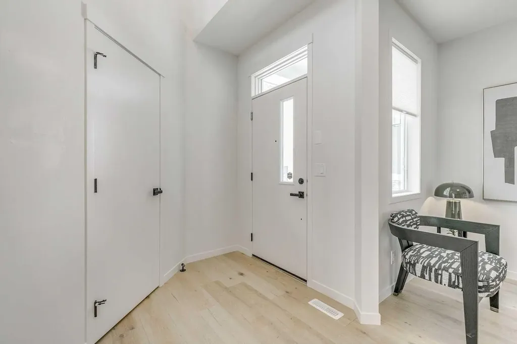 227 Lucas Common NW Calgary AB T3P 2B3