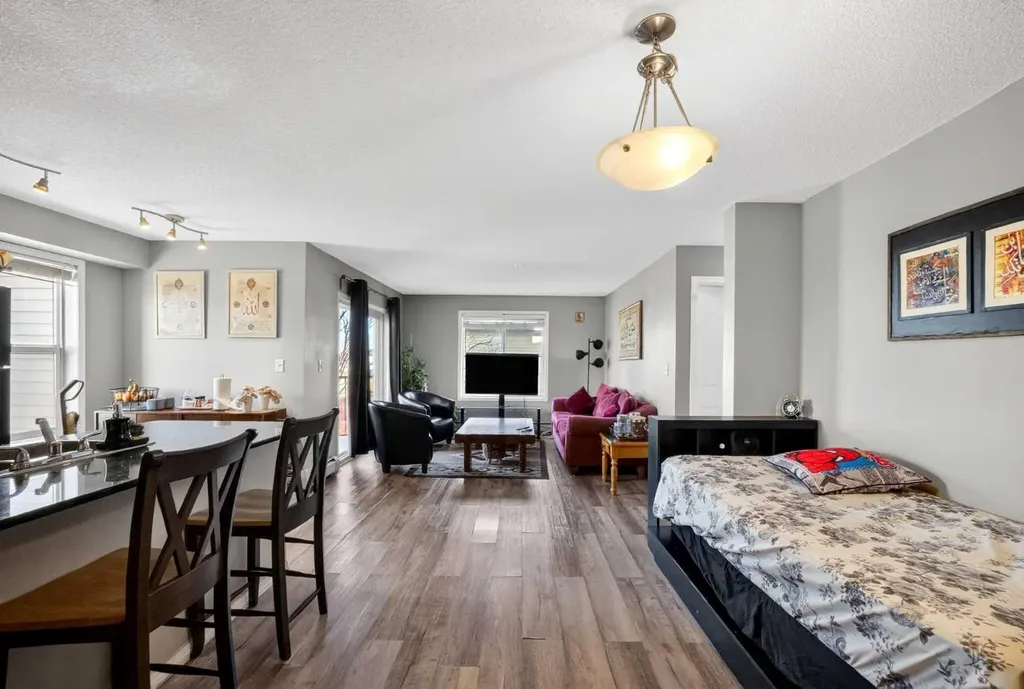 7110 80 Avenue NE Calgary AB T3J 0N4