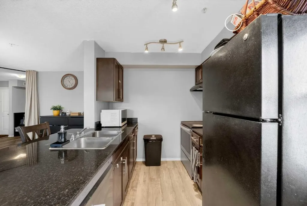 7110 80 Avenue NE Calgary AB T3J 0N4