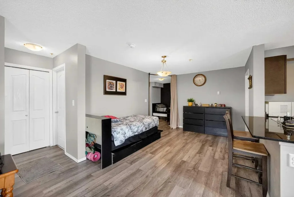 7110 80 Avenue NE Calgary AB T3J 0N4
