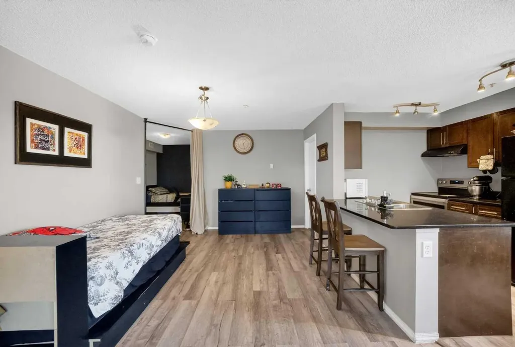 7110 80 Avenue NE Calgary AB T3J 0N4