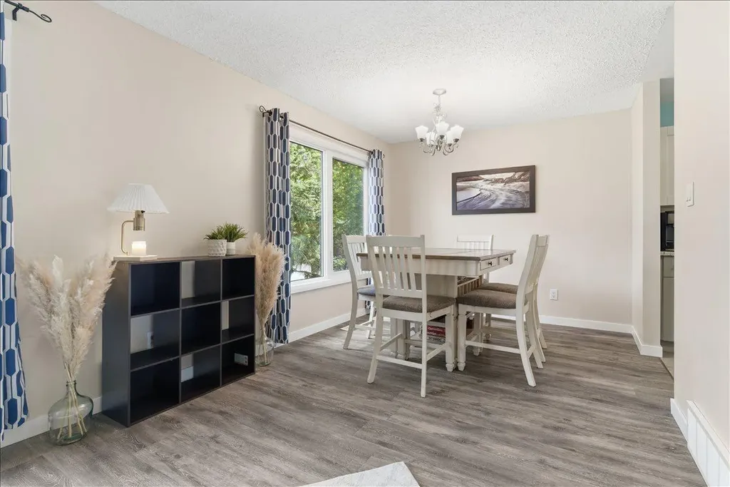 9721 75 Avenue Grande Prairie AB T8V 4X1