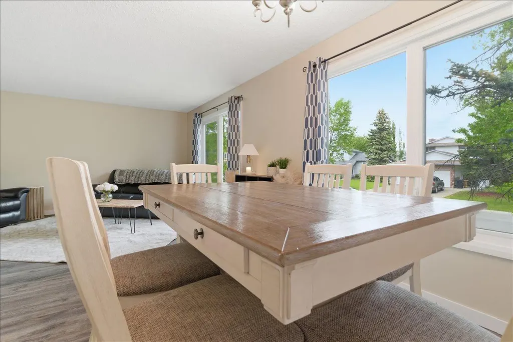 9721 75 Avenue Grande Prairie AB T8V 4X1