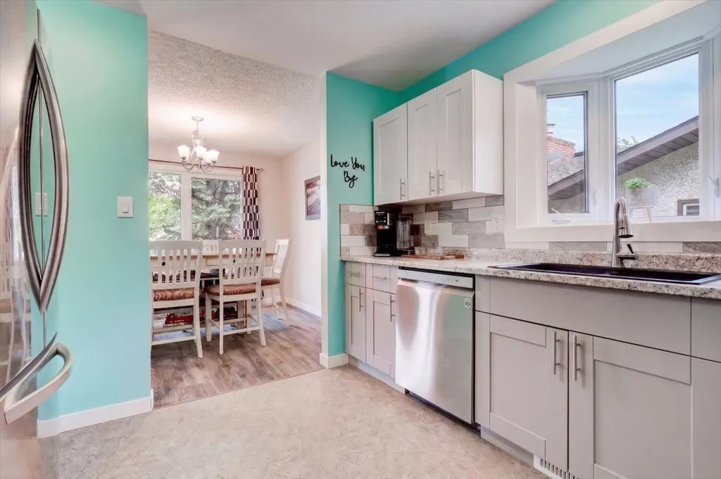 9721 75 Avenue Grande Prairie AB T8V 4X1