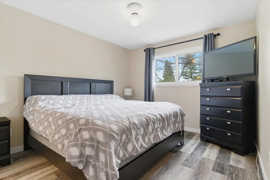 9721 75 Avenue Grande Prairie AB T8V 4X1