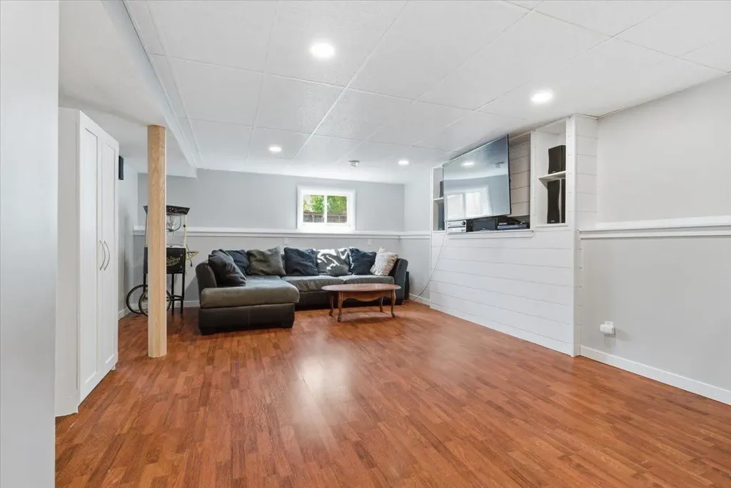 9721 75 Avenue Grande Prairie AB T8V 4X1