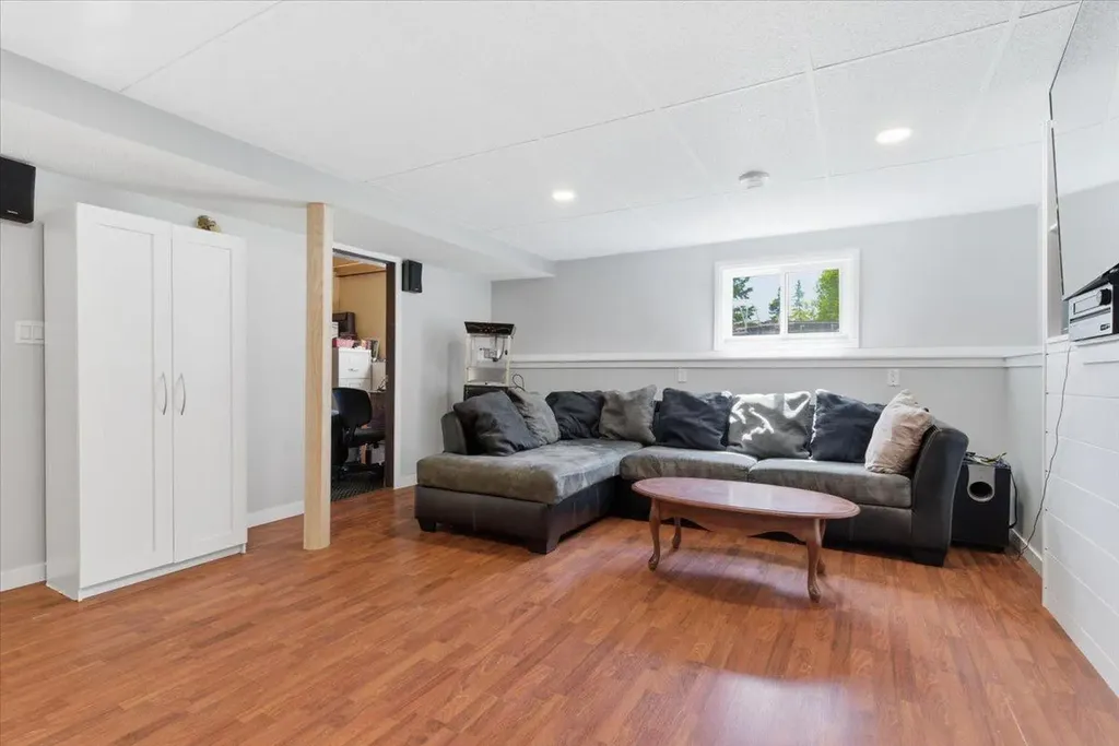 9721 75 Avenue Grande Prairie AB T8V 4X1