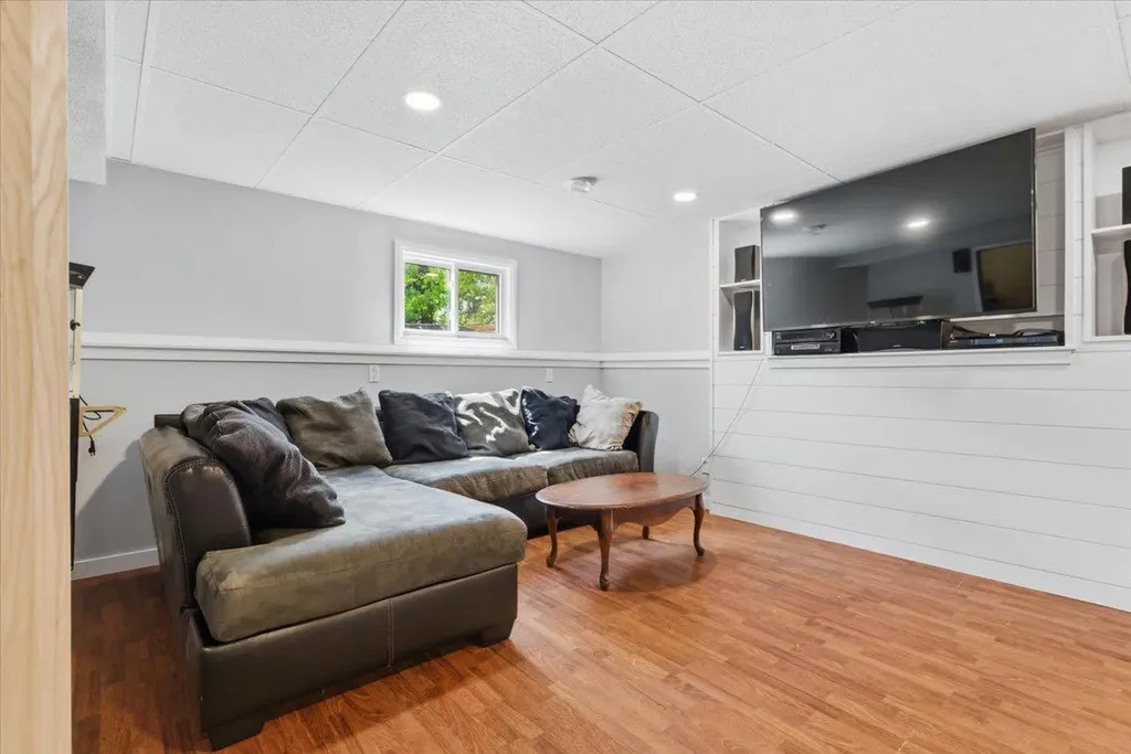 9721 75 Avenue Grande Prairie AB T8V 4X1