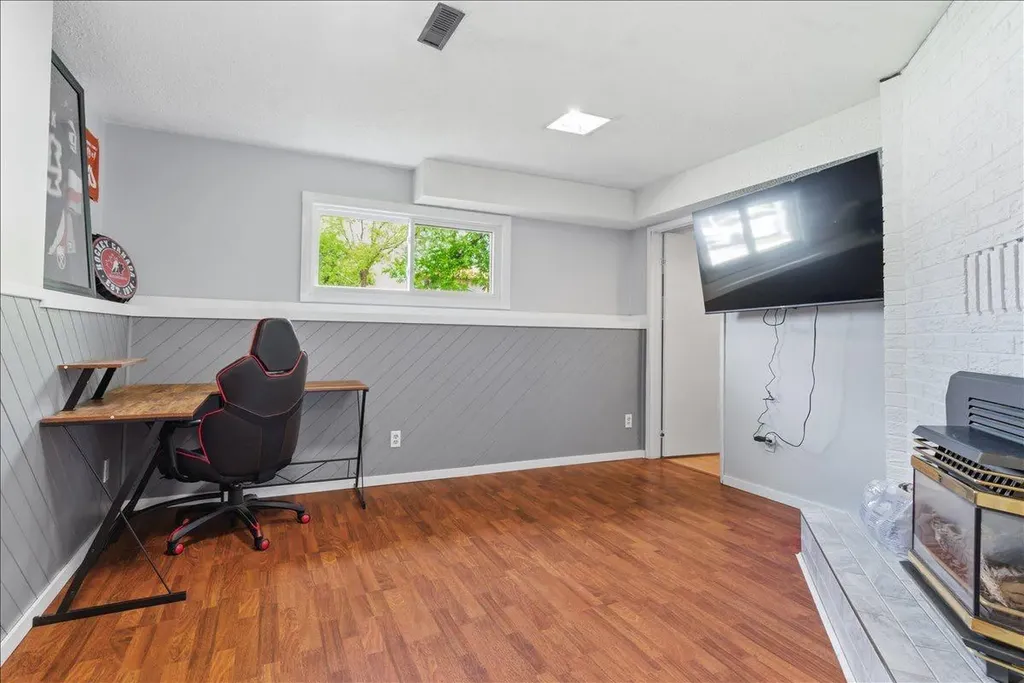 9721 75 Avenue Grande Prairie AB T8V 4X1